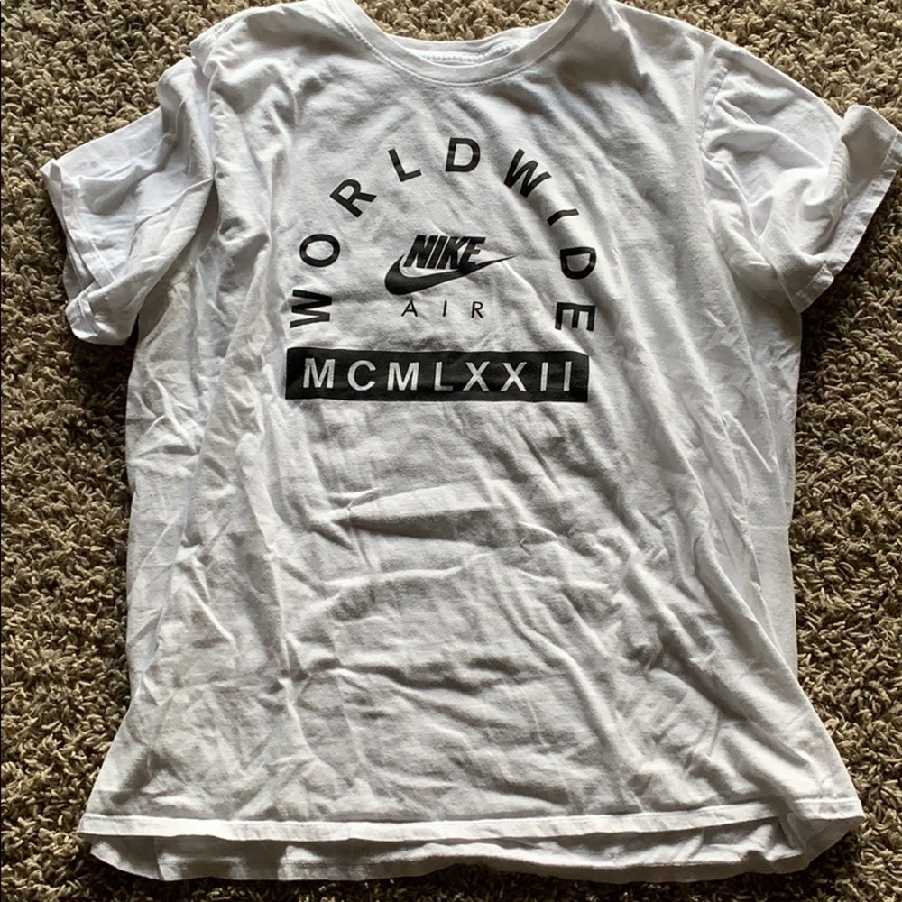 Nike t shirt, xl fits like large
